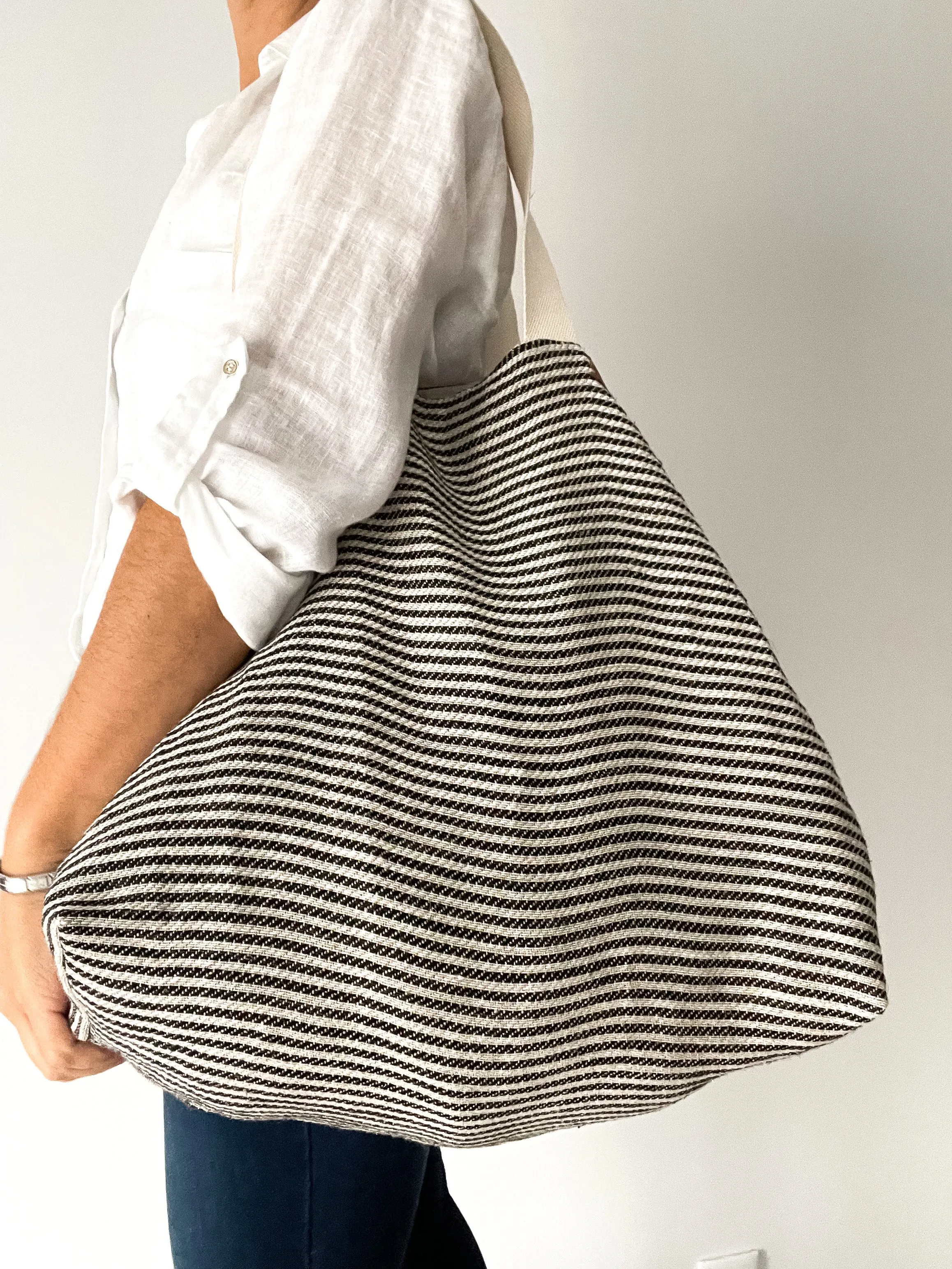 MIDI beach bag: black thin stripes